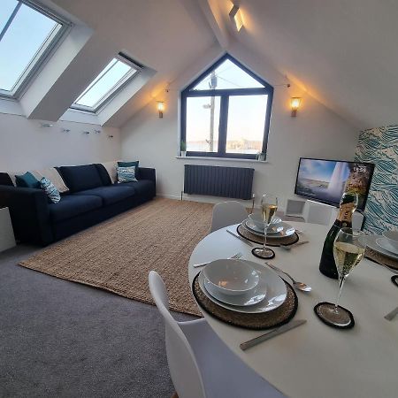 The Bunker-Luxe Central Falmouth Getaway With Stunning Sea Views Luaran gambar
